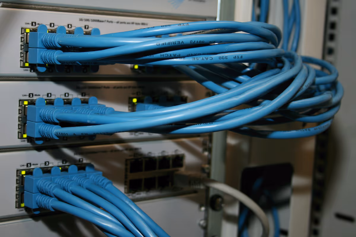 P Router vs PE Router