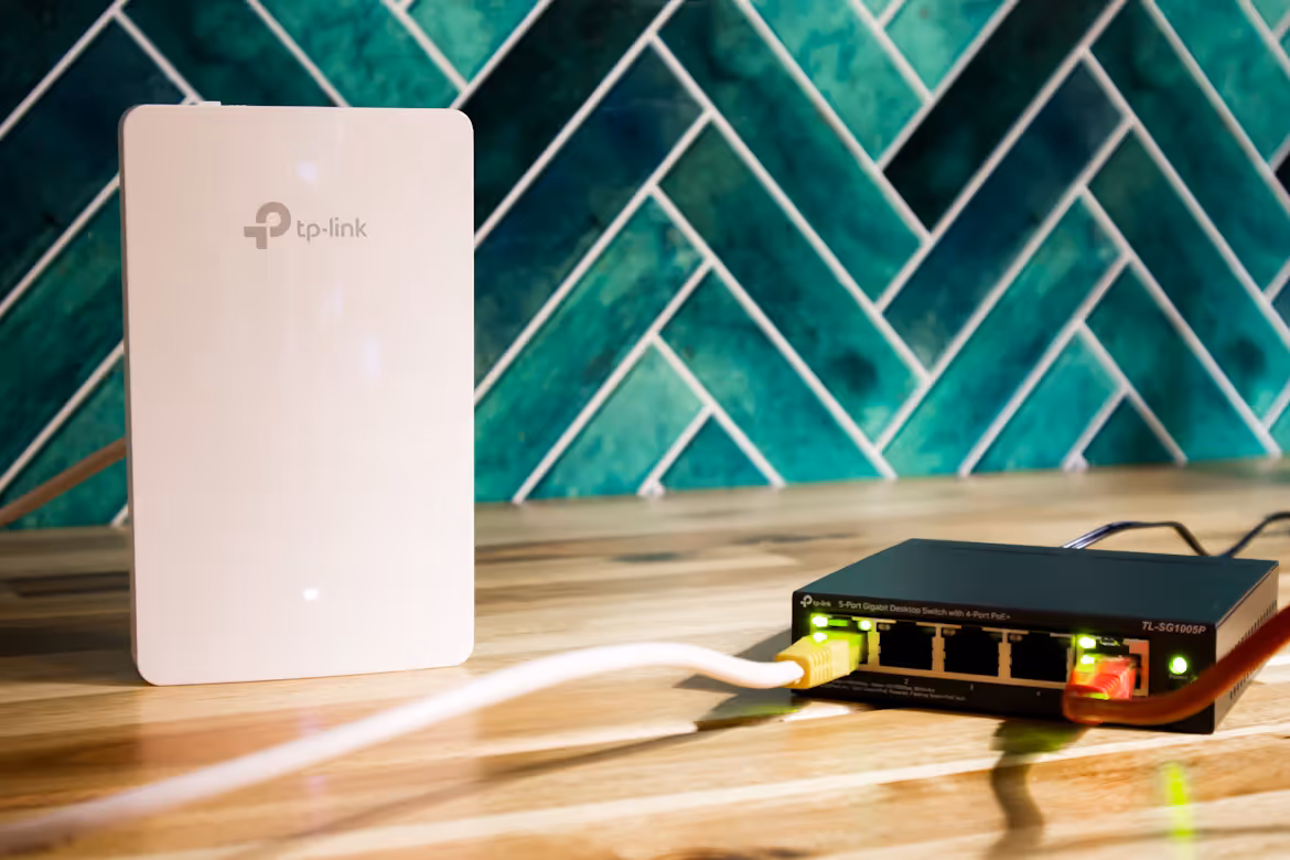 Wired Router vs Switch: Enterprise Network Differences