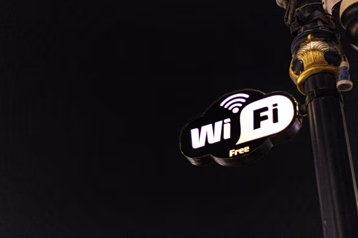 Cable Ethernet vs WiFi: Enterprise Connectivity Comparison