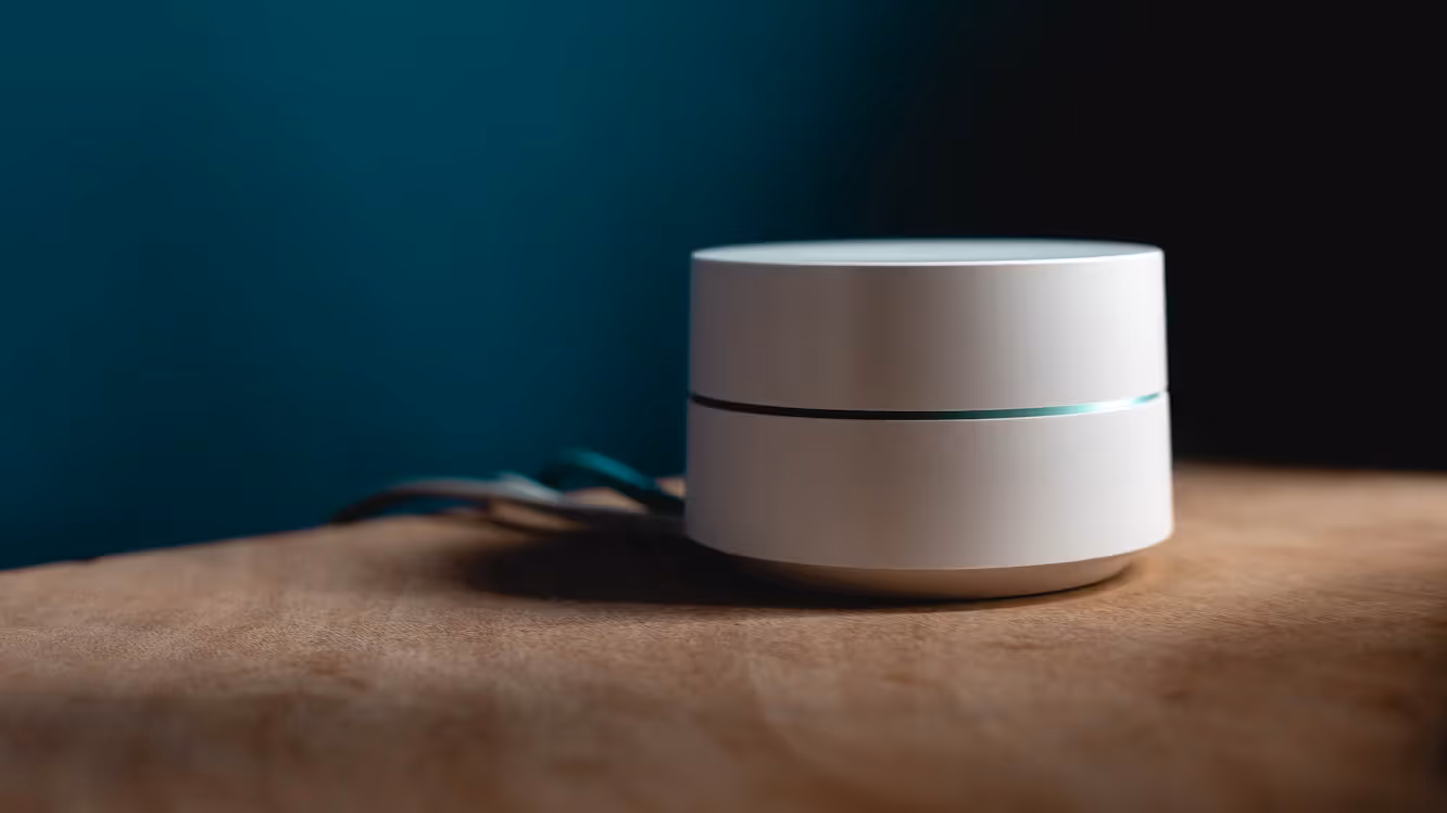 Single Router vs Mesh: Enterprise Network Solutions