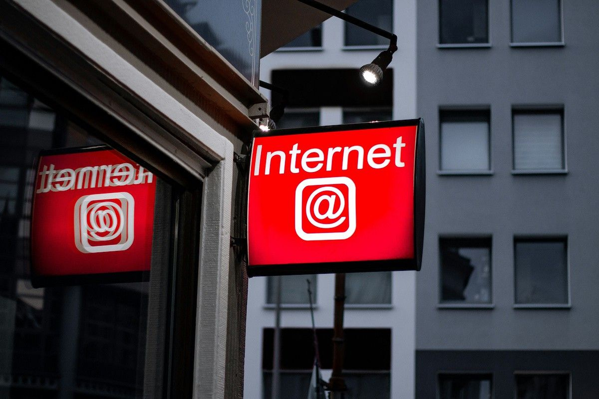 AT&T Business vs Frontier Communications: Which ISP Is Better?