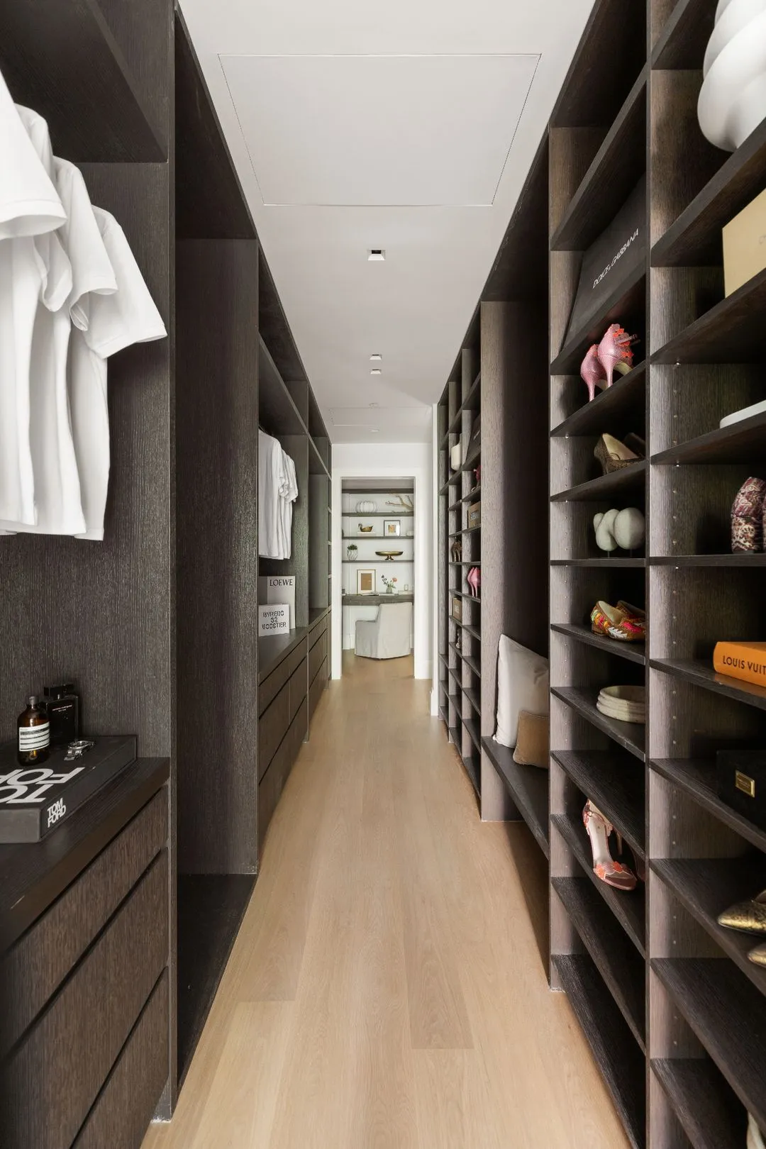 view of walk-in closet