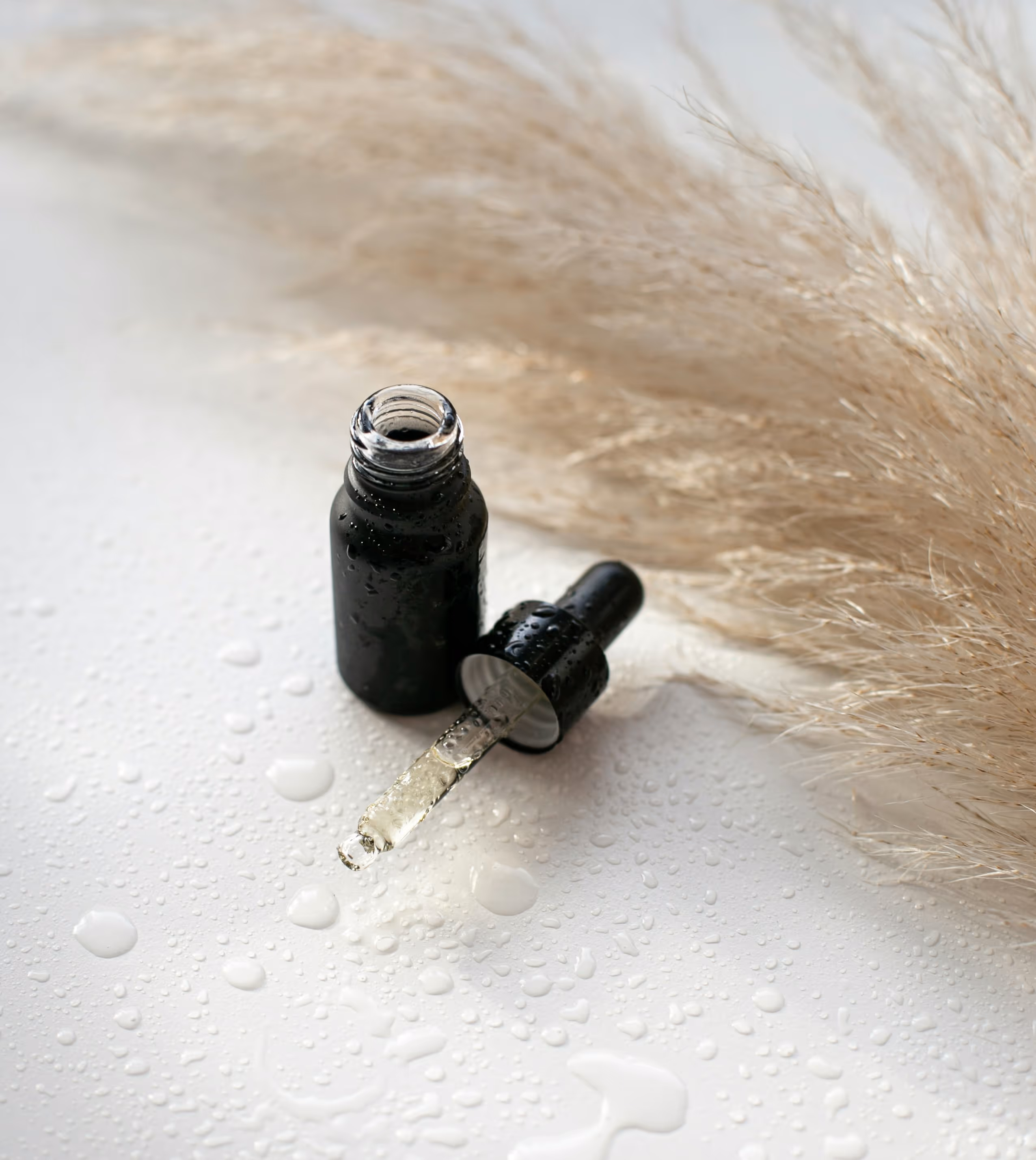 Flacon et pipette de solution pour la prise en charge de l'alopécie, traitement capillaire.