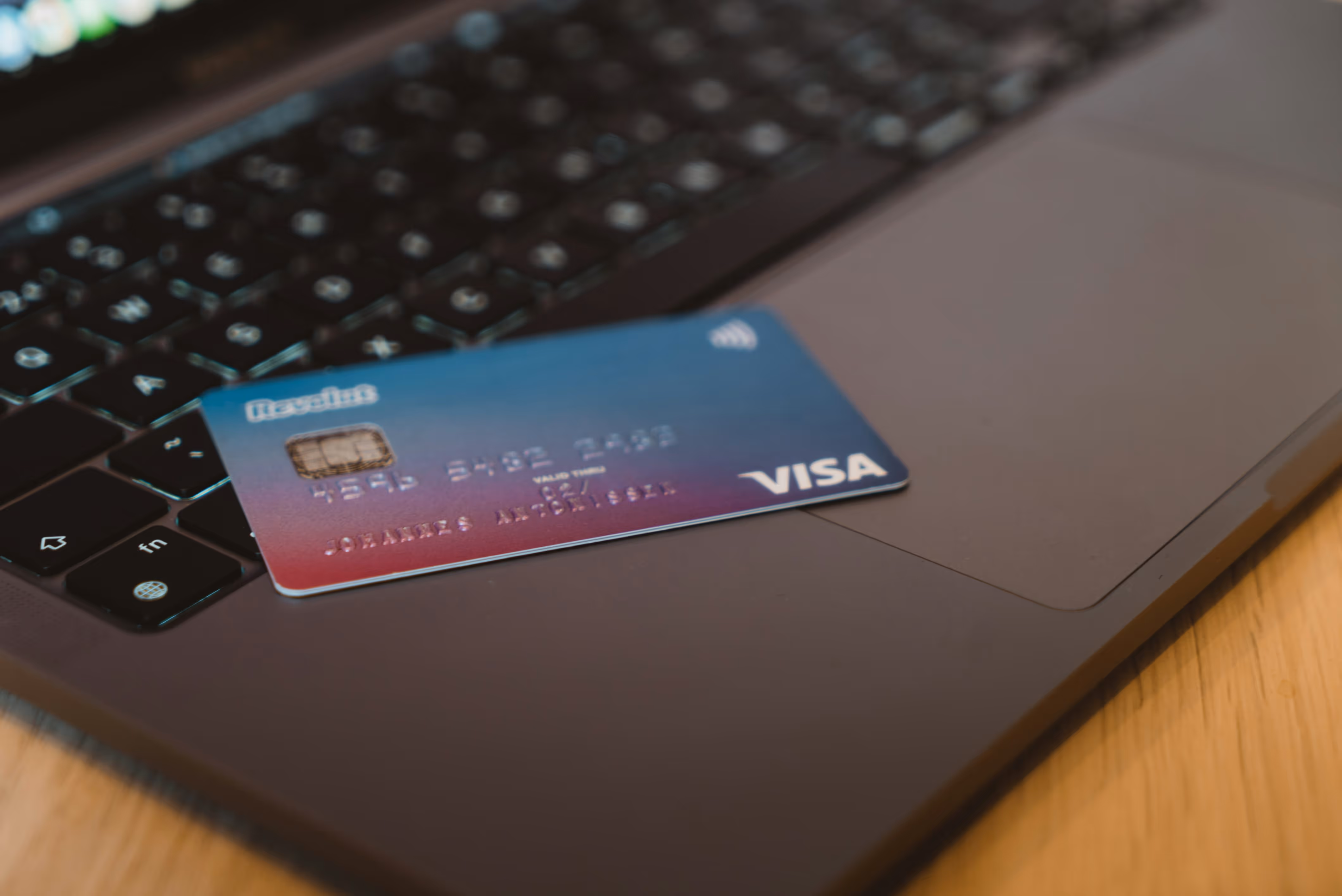 Carte de crédit sur ordinateur portable pour le financement ou le remboursement des solutions de traitement de l'alopécie.