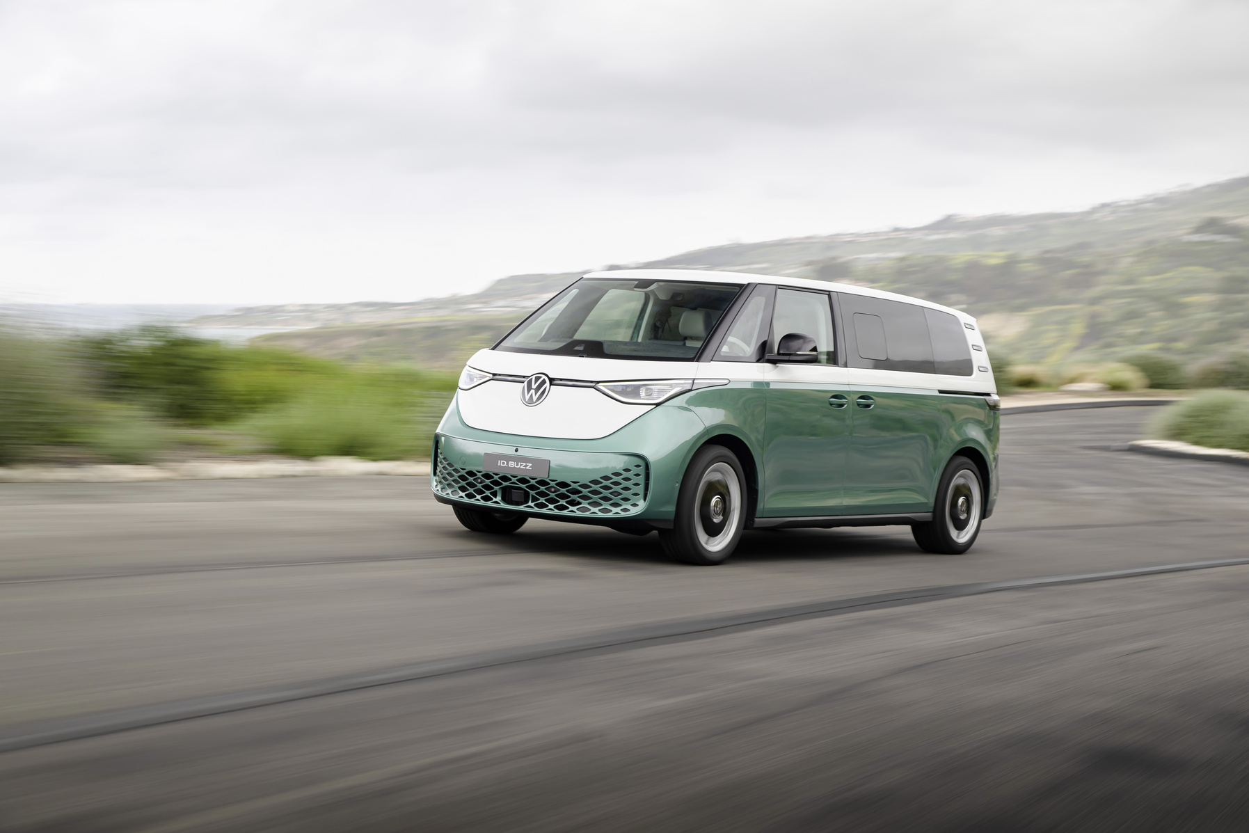 grüner ID.Buzz auf Reisen