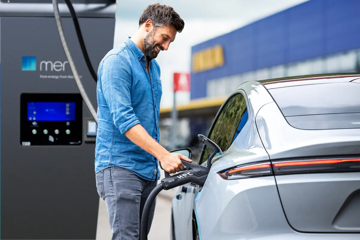 E-Auto kostenlos laden: Wo es das noch gibt und was der Haken ist