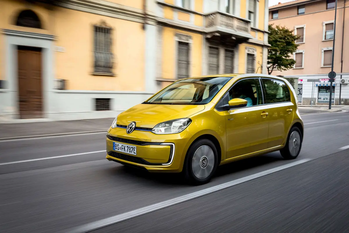 Ein gelber VW e-up!