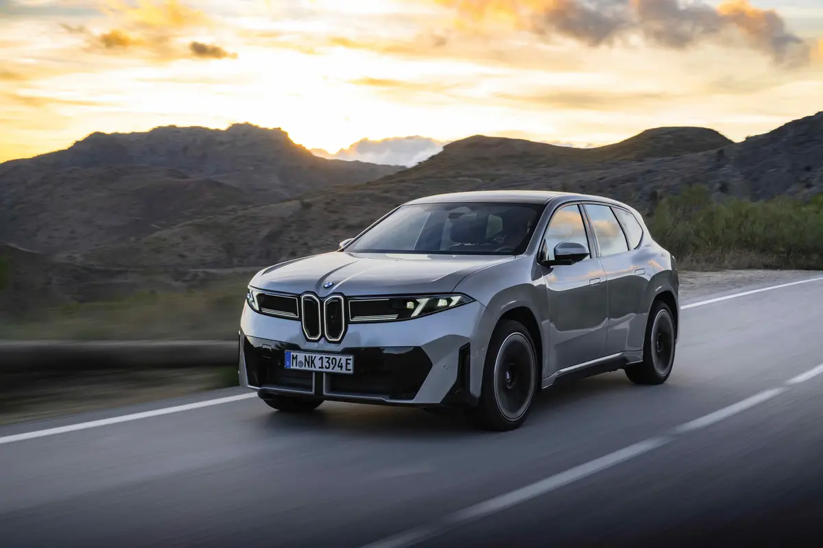 grauer BMW iX3