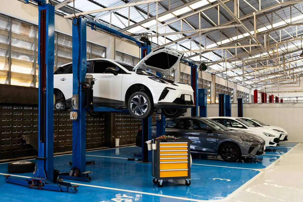 E-Autos in Autowerkstatt