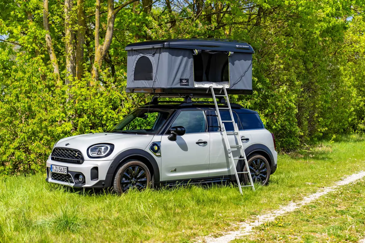 Mini Cooper SE mit Dachzelt