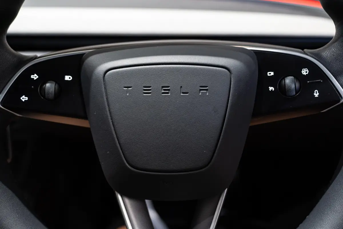 Neues Lenkrad am Tesla Model 3 nach Facelift