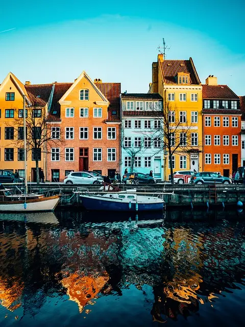 Kopenhagen, Dänemark Hafen, Boote und Autos