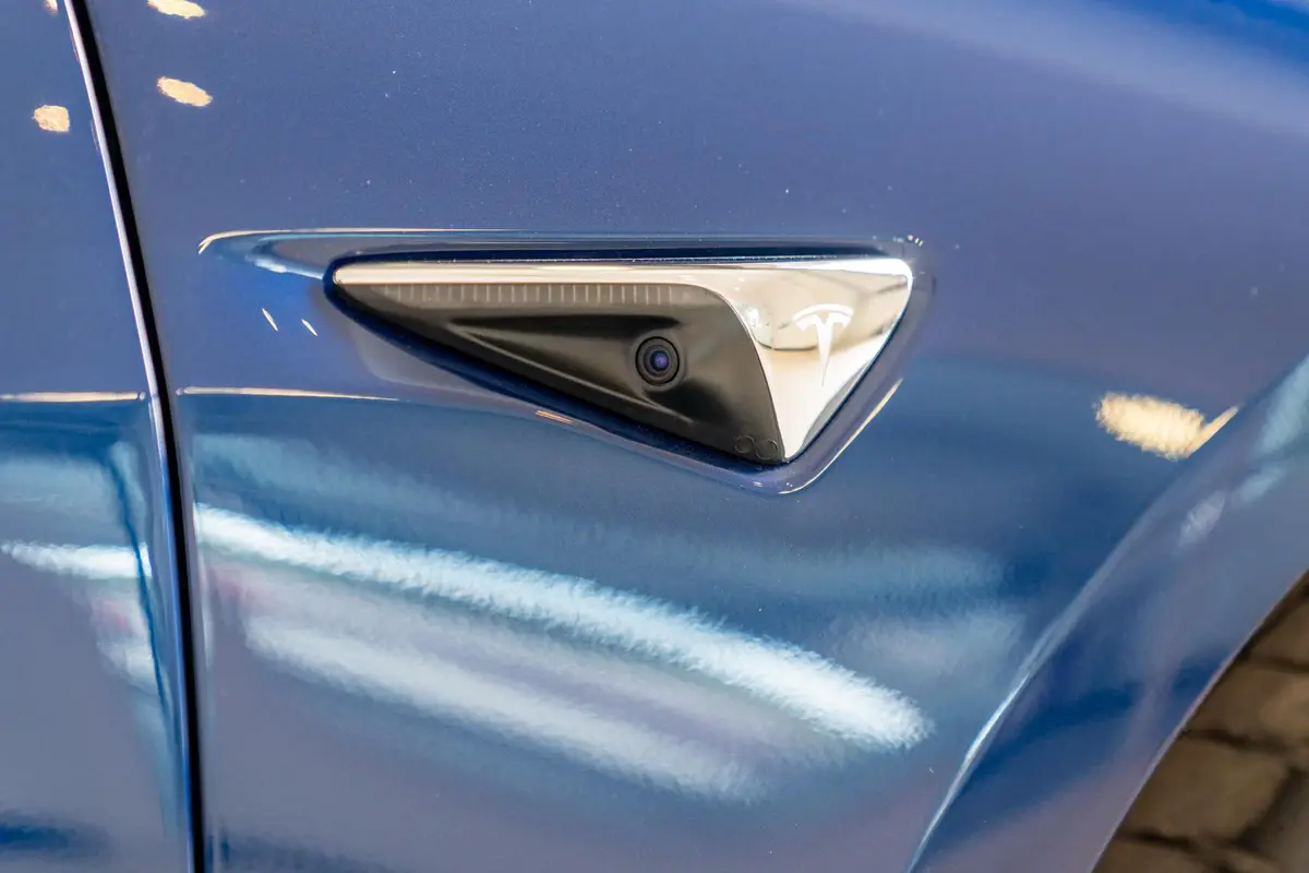 Seitliche Kamera bei Tesla