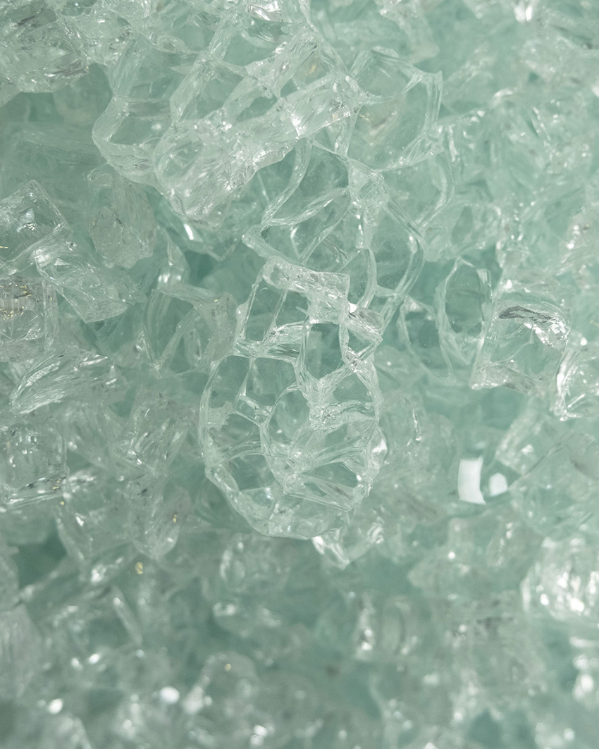 Dream Makers by Jana Katrín and Patrick Pankalla – abstract close-up of shattered glass texture.