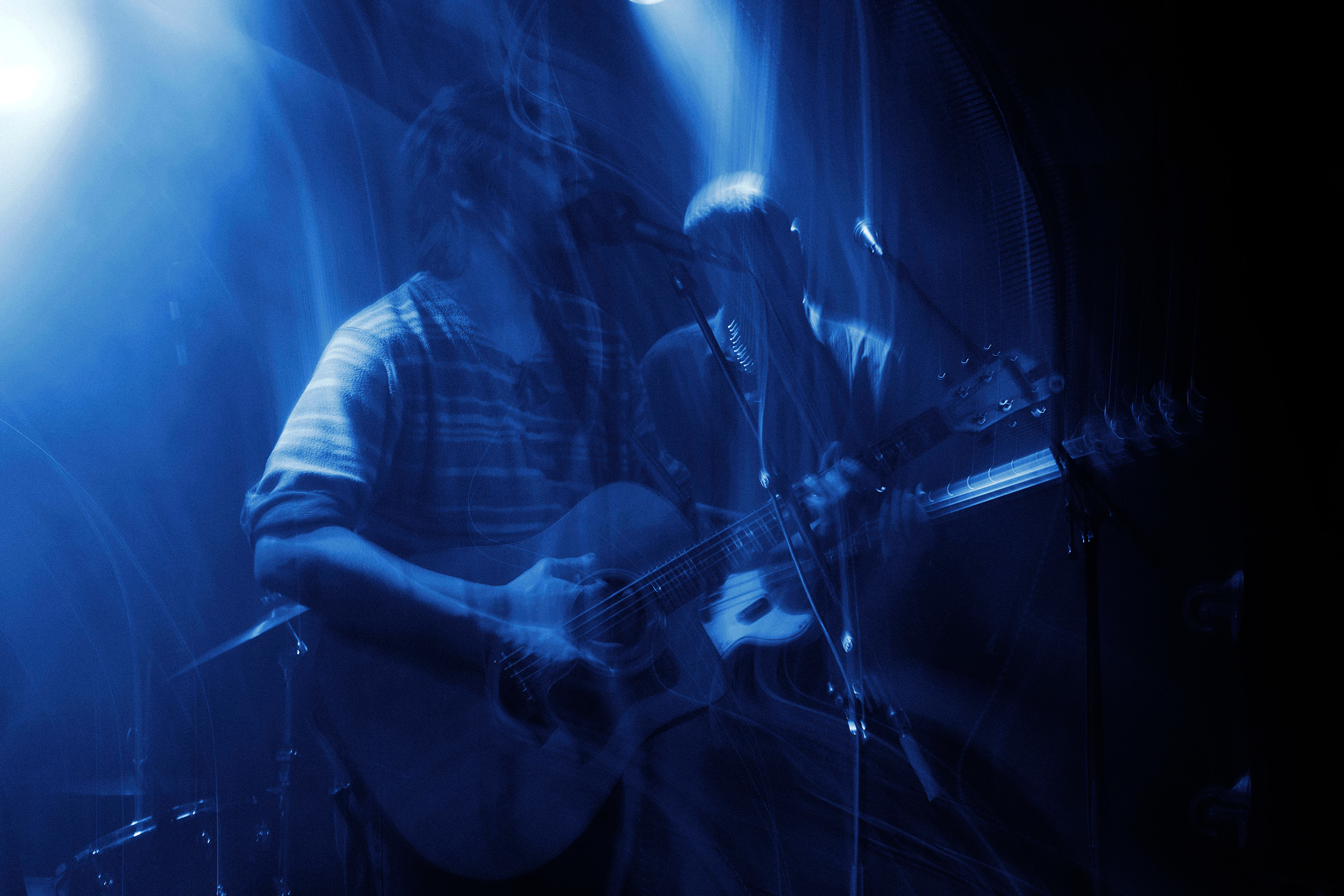 Thoughtfool performing live at Rust in Copenhagen with creative long exposure and blue stage lighting.