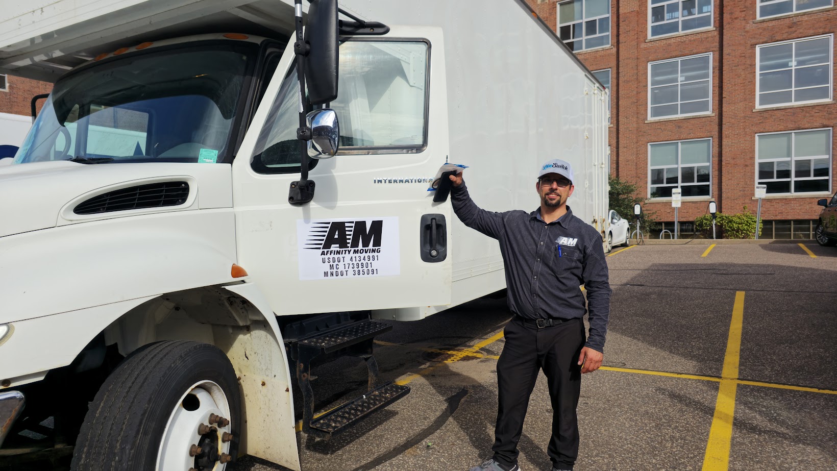 Affinity Moving crew member ready to give you a free Minneapolis moving quote