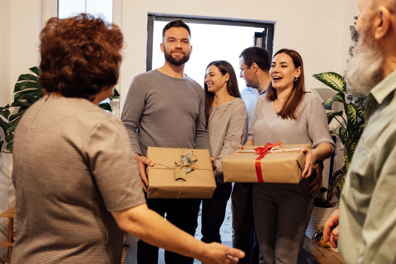 Main image for Affinity Moving blog: 25 Thoughtful Moving Away Gifts for Friends and Best Friends.