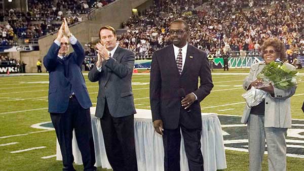 Kenny Easley posing during his ceremony