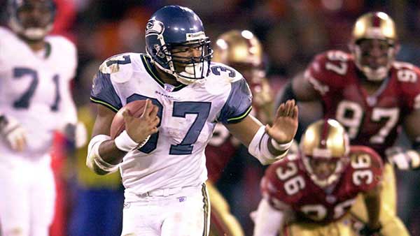 Shaun Alexander running with the football 