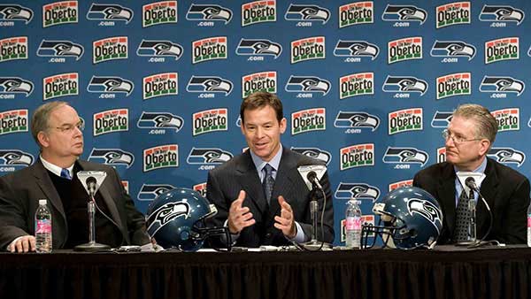 Picture of Jim Mora in a press conference
