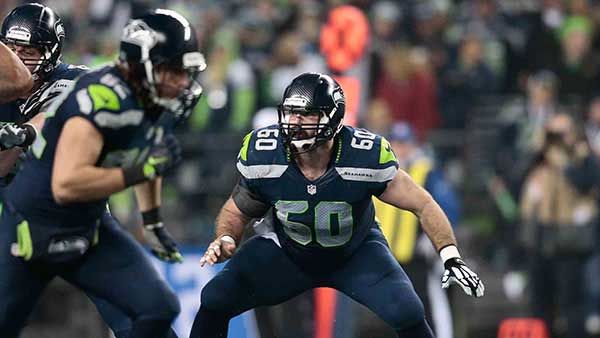 Max Unger getting ready to block on the field