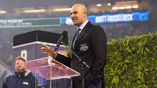 Matt Hasselbeck doing his ring of honor speech