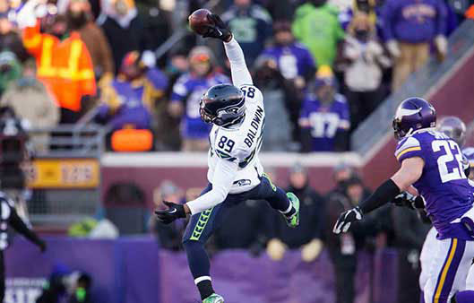 Doug Baldwin making a one handed leaping catch