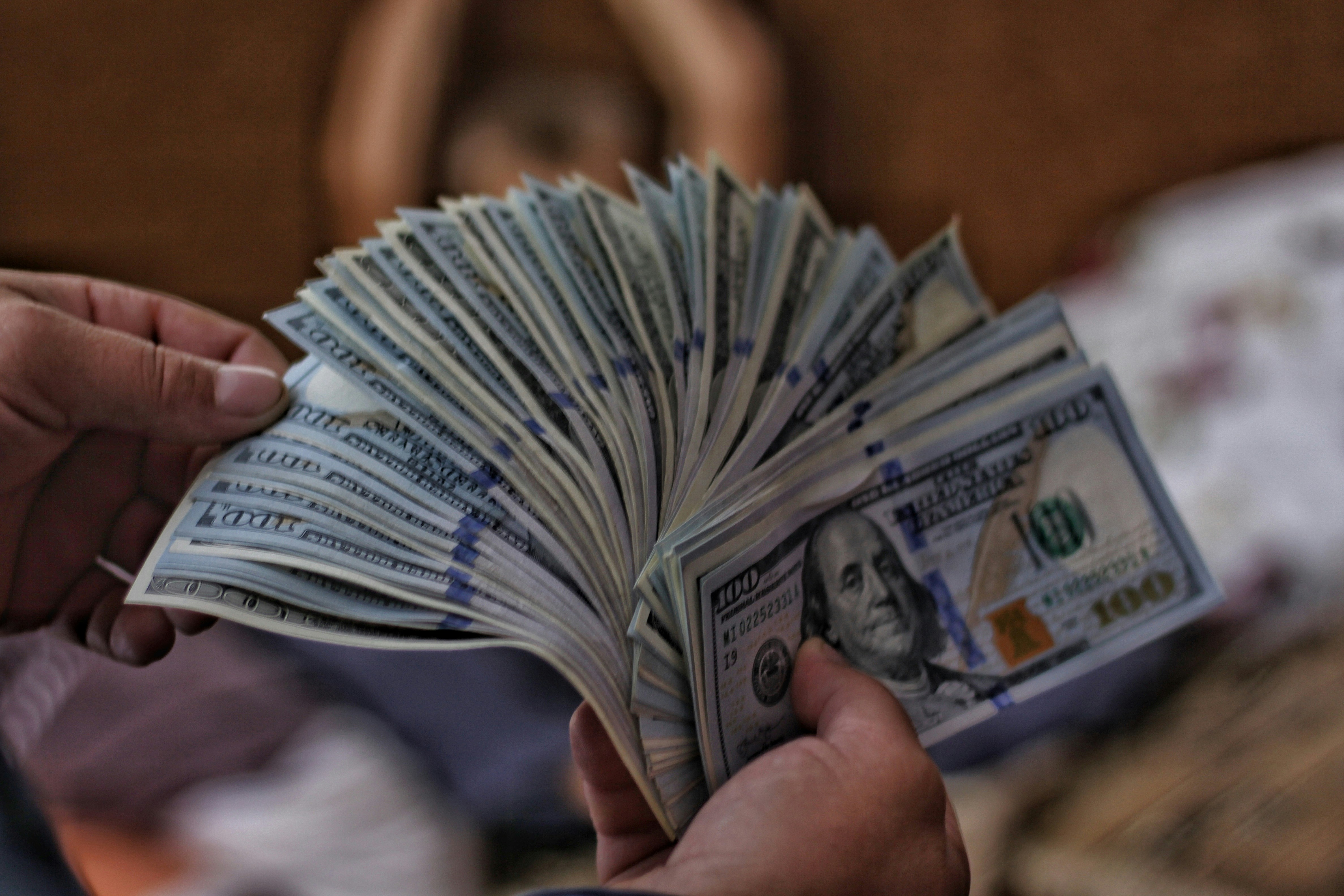 dollar bills - How to Make Money on Forex
