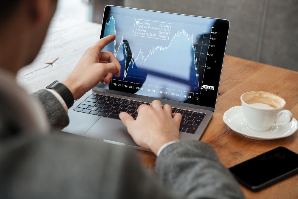 man looking at a trading chart - Best Time Frame for Day Trading