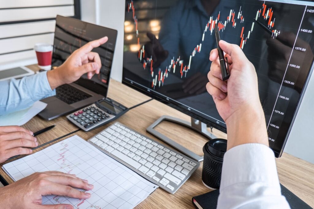 trading chart on a desktop - Traders Technical Analysis