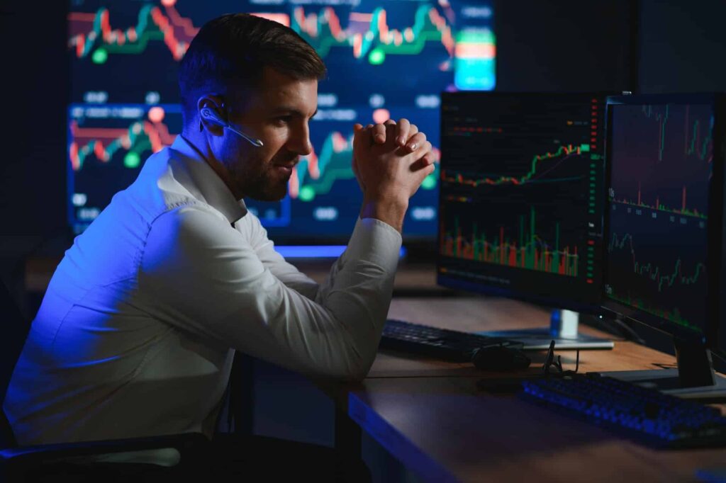 man looking at trading charts - Best Moving Average For Day Trading