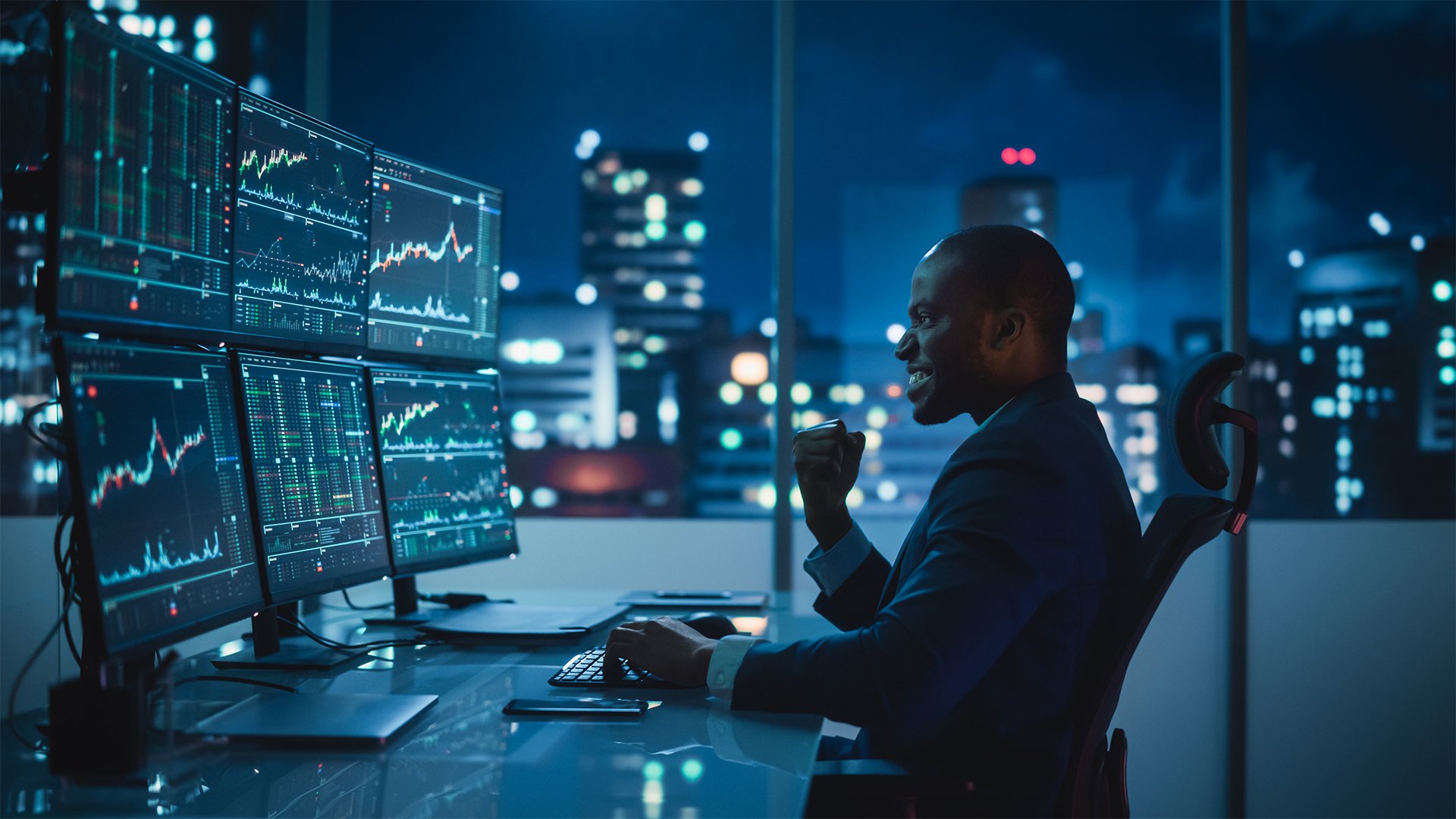 trader looking happy - How Much Can You Make Day Trading With $1,000