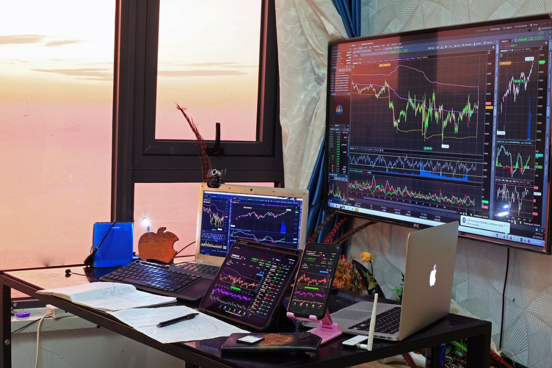 trading charts - Day Trading vs Long Term Investing