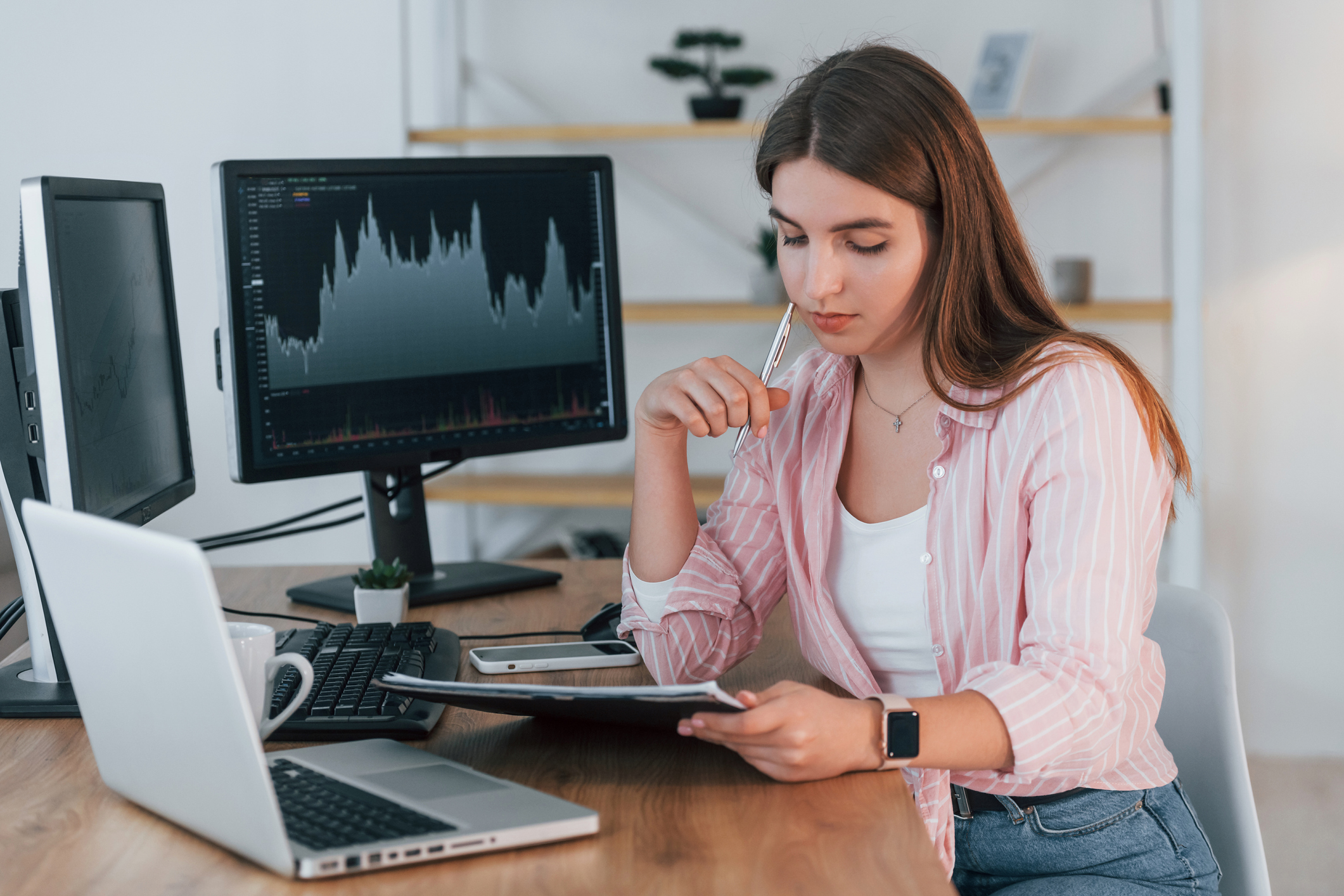 woman trading - Day Trading Statistics