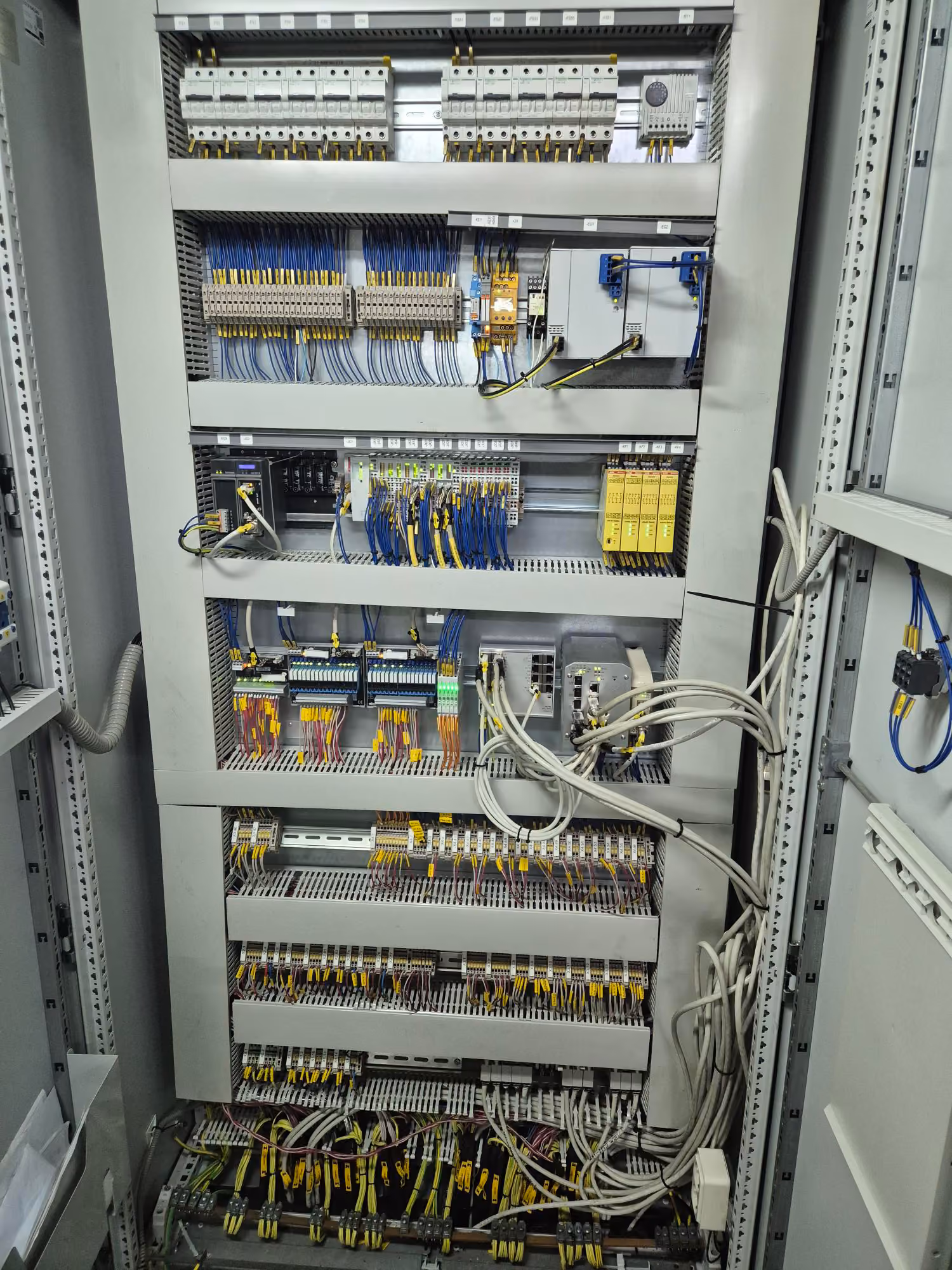 Image displaying a clean and well-maintained SCS1 cabinet installation