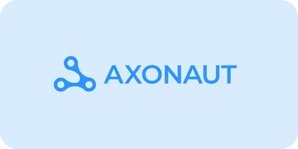 Logo du logiciel en ligne Axonaut sur fond bleu clair