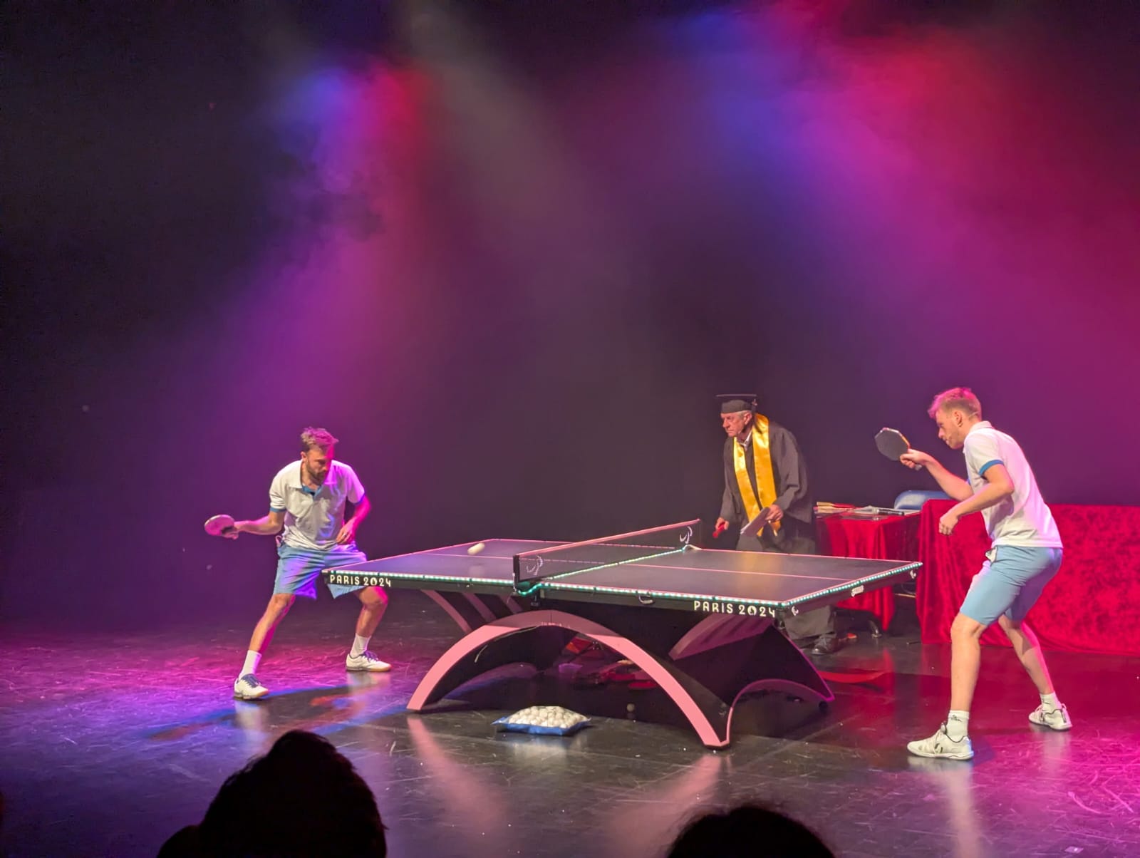 Quentin Robinot et Andréa Landrieu en démonstration de tennis de table lors du Ping Show à La Verrière