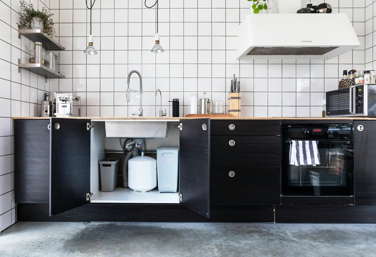 Modern gestaltete Küche und Bad mit hochwertigen Materialien