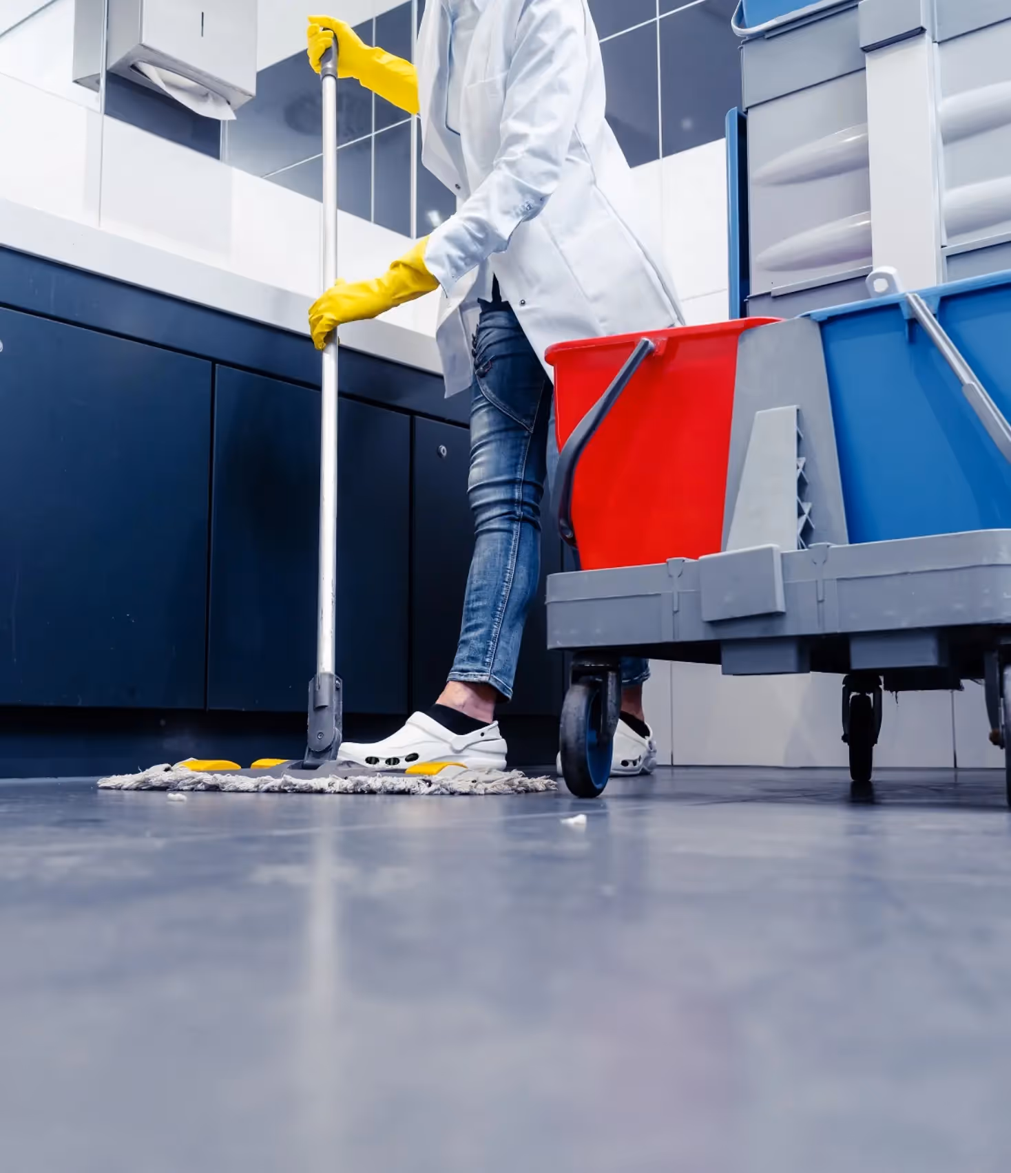 Putzfrau in München: Privat oder Firma – Kosten & Unterschiede