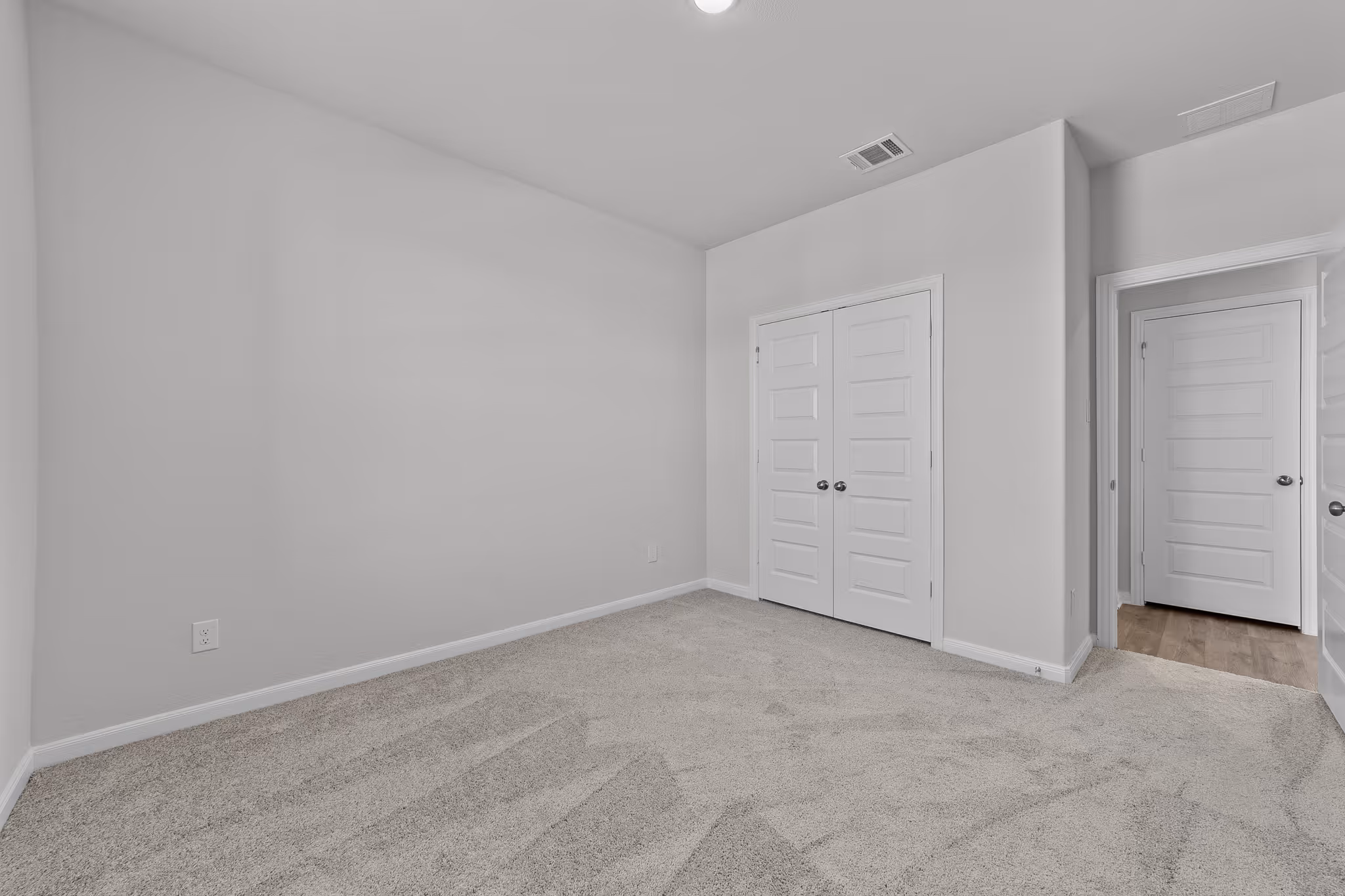 closet in bedroom (double door)