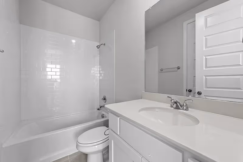 bathroom with one sink and toilet and tub/shower