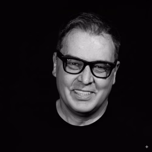 Andreas Headshot.jpg