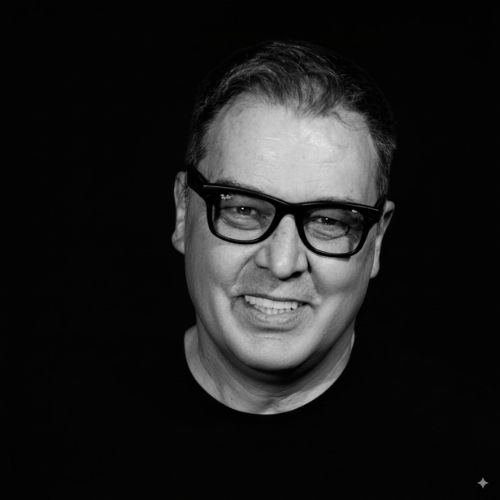 Andreas Headshot.jpg