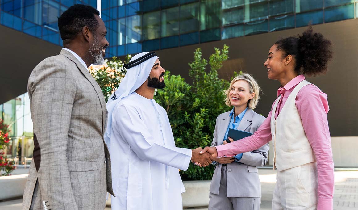 Expat Communities and Networking in Dubai