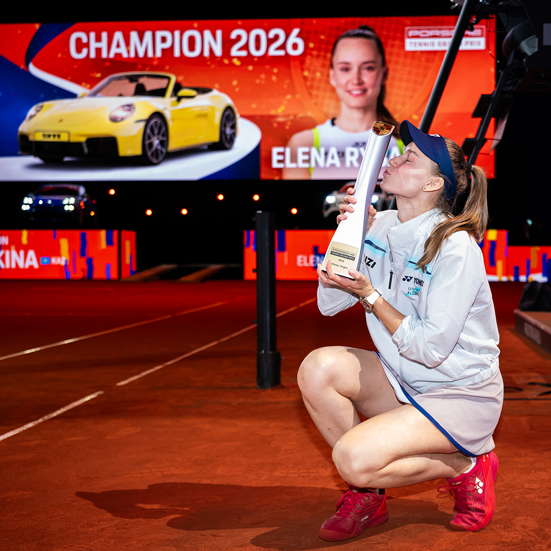 Zeigt Diana Shnaider, die Siegerin der Bad Homburg Open powered by Solarwatt 2024.