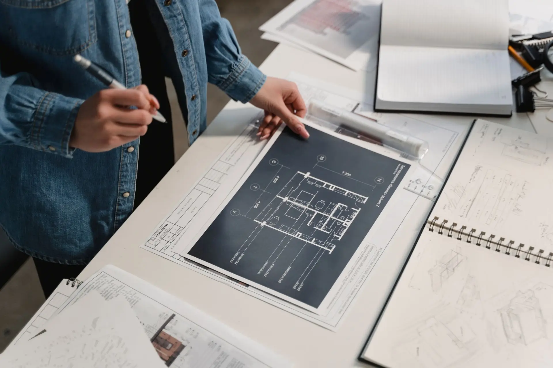 architekt przy pracy