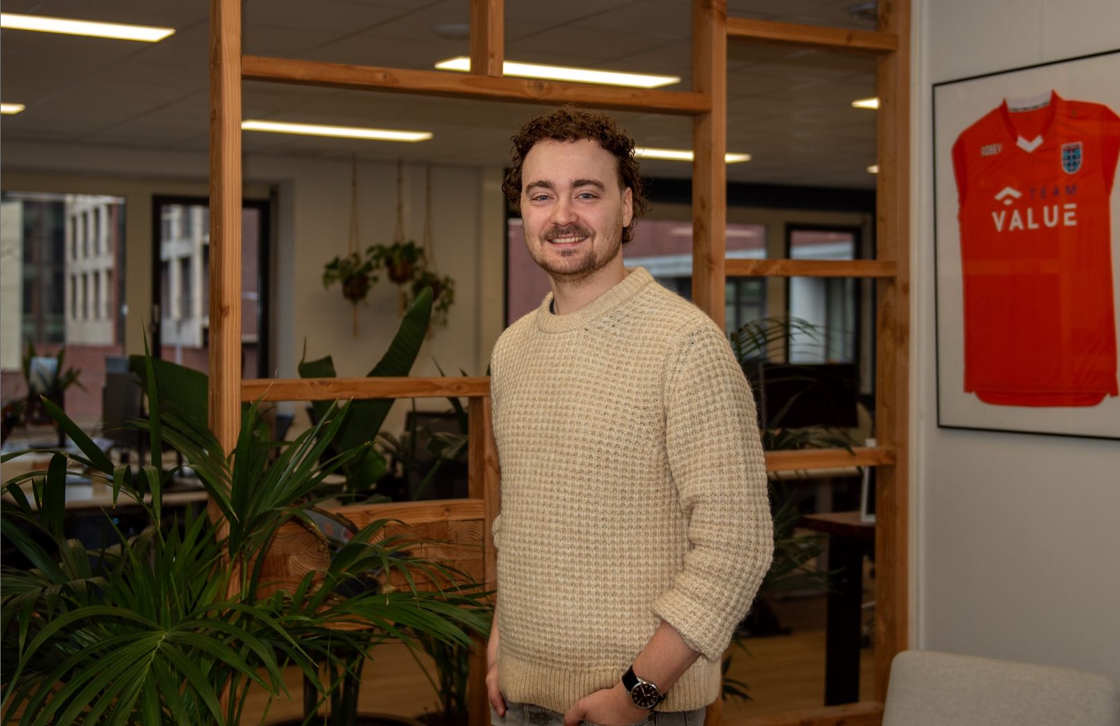 Hoe is het om te starten bij TeamValue? Cloud Consultant Lars vertelt over zijn eerste 100 dagen: onboarding, projecten, groei en cultuur.