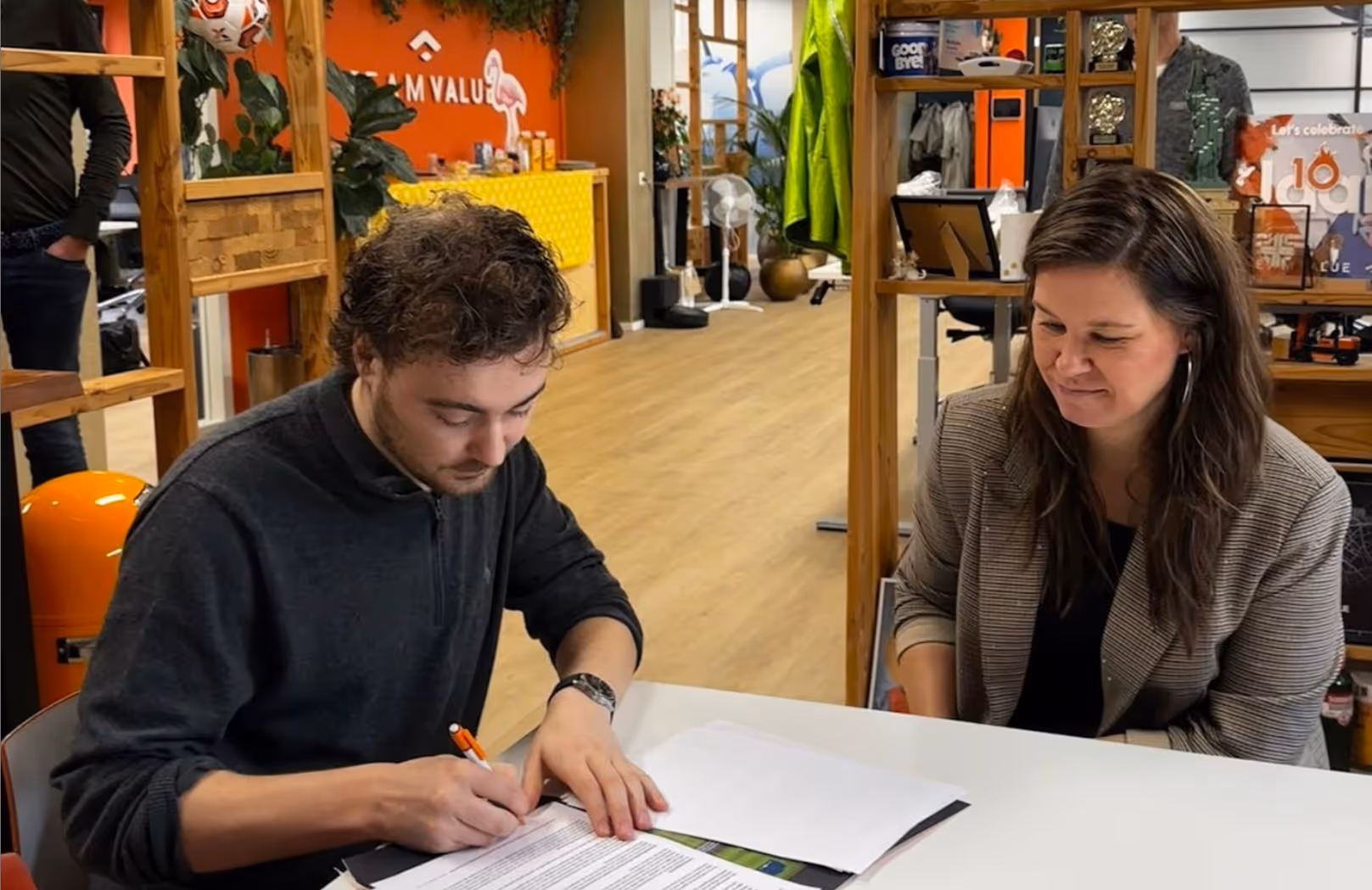 Het tekenmoment op kantoor bij TeamValue