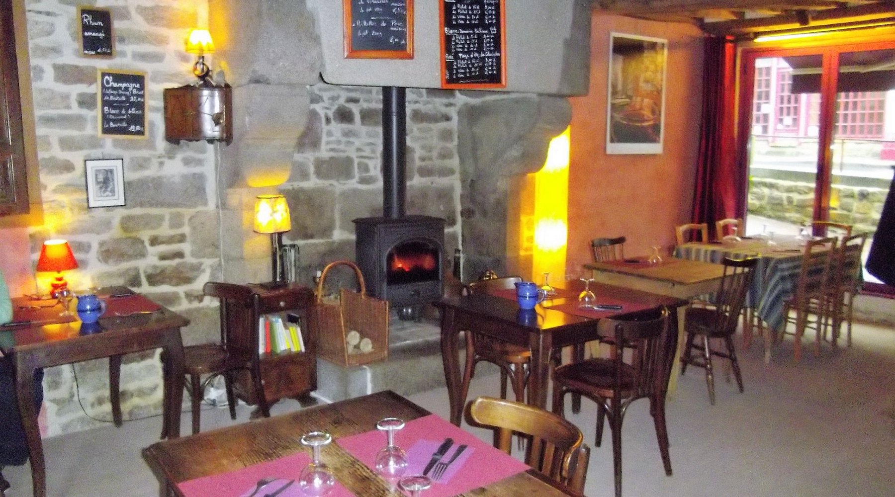 Exposition de 13 tableaux au restaurant " le samovar"