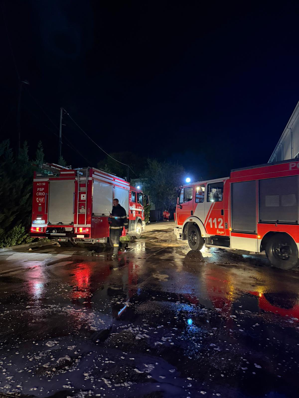 FOTO Un depozit cu materiale de construcție a fost distrus de flăcări 2 68dcb73595855b953d1dc4e0 557409780 1198415938991122 7527136143843805415 n